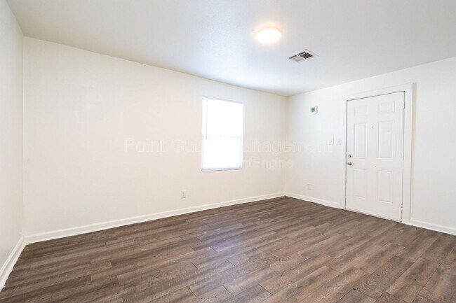 Foto del edificio - 4471 E Boston Dr