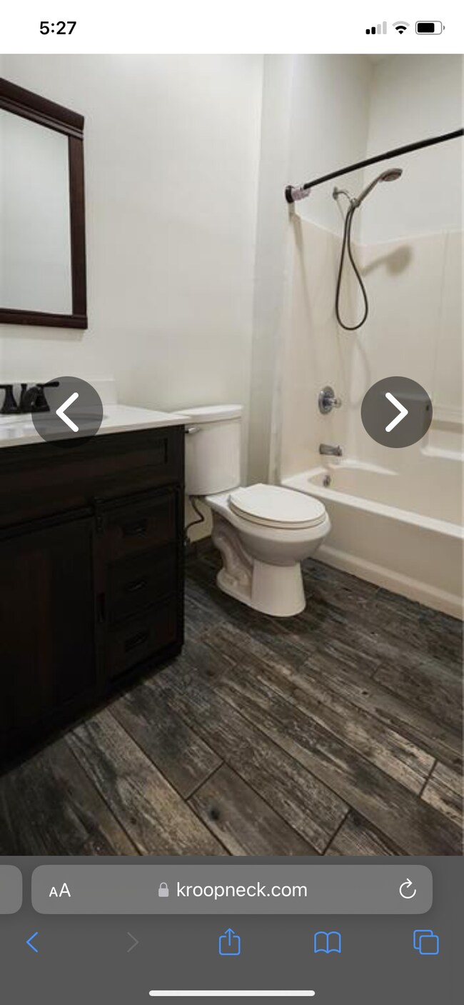 Building Photo - 24 Meadow St