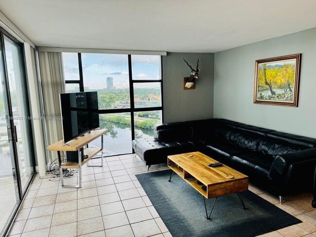 Foto del edificio - 3701 N Country Club Dr