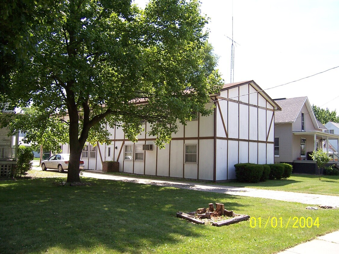 313 N 2nd St Unit 00, Cissna Park, IL 60924 313 N 2nd St Cissna Park, IL Apartments for Rent
