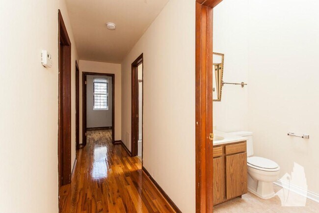 Foto del edificio - 2 bedroom in CHICAGO IL 60614