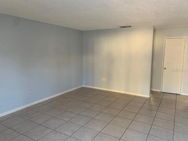 Foto del edificio - 6035 Crafton Dr