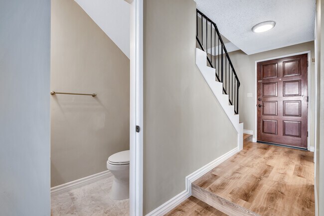 Building Photo - 1909 Harriman Ln