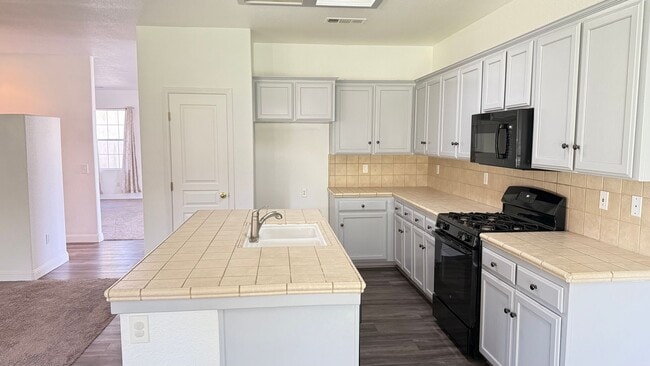 Building Photo - 3 Bedroom, 2 Bathroom Home with Pool locat...