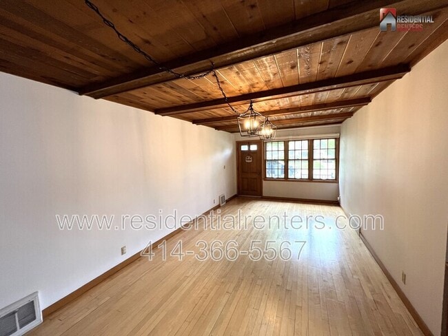 Building Photo - 4929 N Hollywood Ave