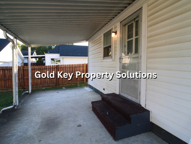 Building Photo - Spacious 1 BR 1 BA House with Fenced Backy...