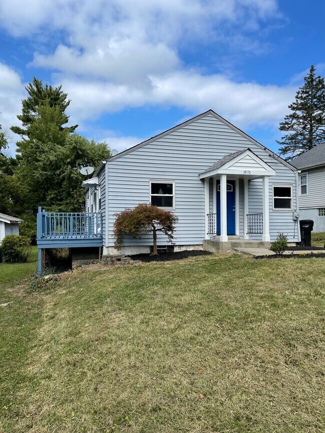 Building Photo - 2-3 Bed Home Available on Quiet Street New...