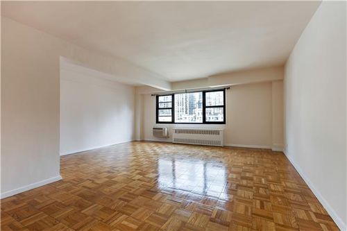 Building Photo - 335 E 51st St