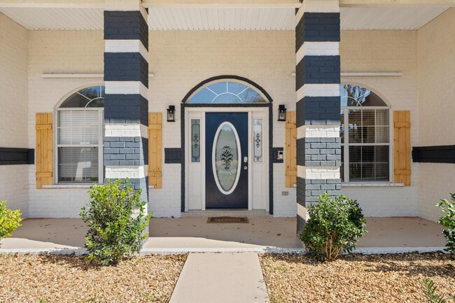 Building Photo - 2440 Sunrise Dr