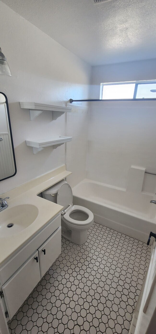 Foto del edificio - 3501 E Ransom St