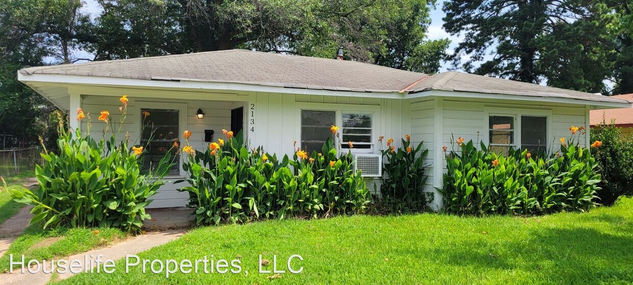 Primary Photo - 3 br, 1 bath House - 2134 W College St