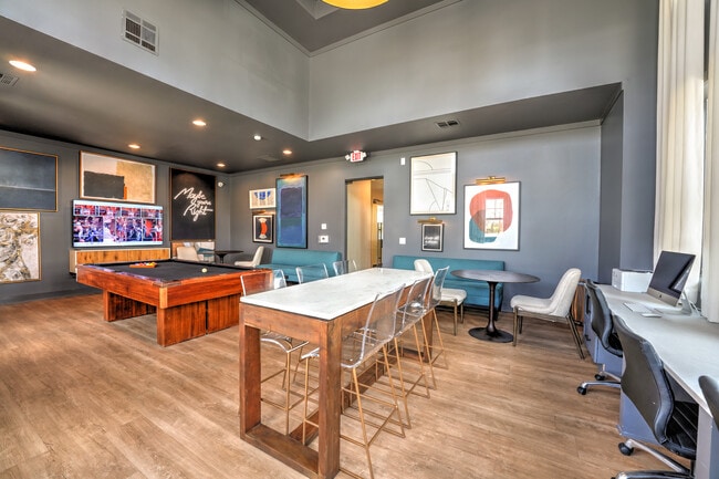 Building Photo - Oasis at Heritage