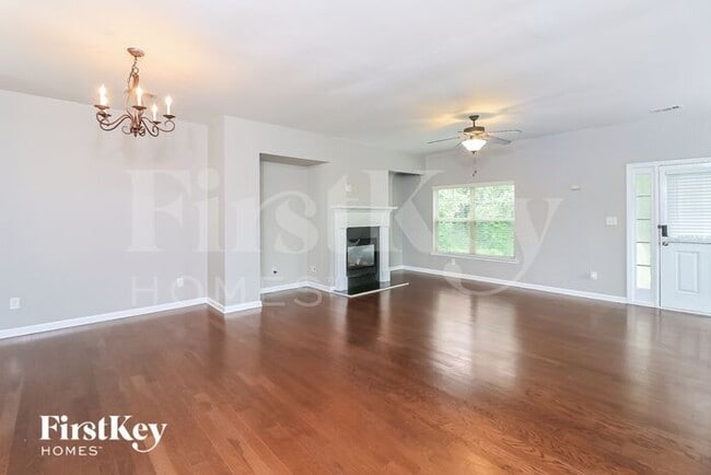 Building Photo - 850 Riverdance Dr
