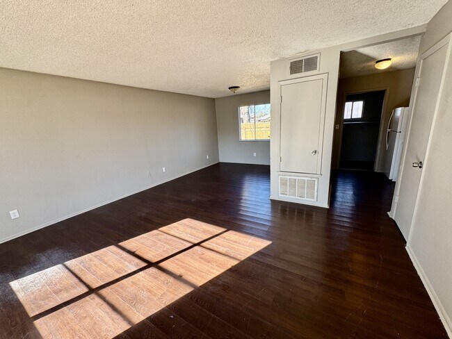 Foto del edificio - 5113 Sierra St
