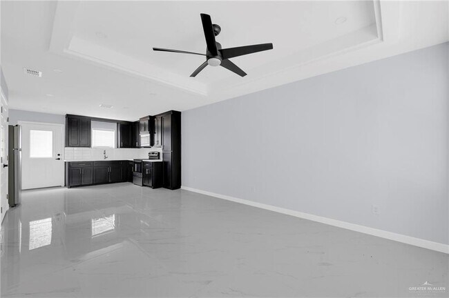 Building Photo - 1608 El Camino Dr