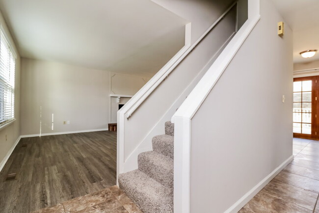 Building Photo - 17 Hollow Tree Ct