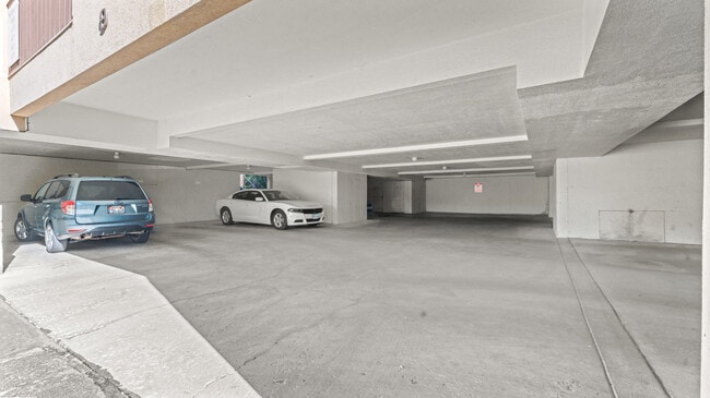 two car garage parking - 9225 S Jefferson Cv