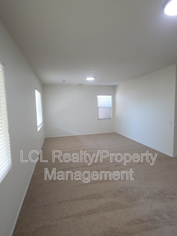 Foto del edificio - 12899 Oakdale St