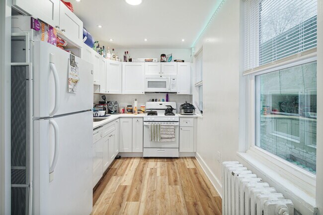 Building Photo - 627 S 42nd St