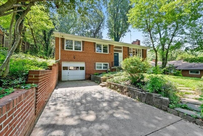 Photo - 3035 Hazelton St House