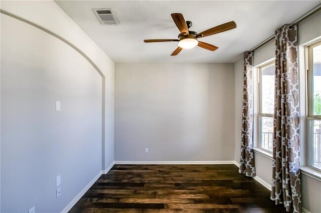 Building Photo - 208 La Grotta Ln