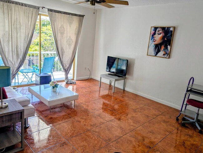 Foto del edificio - 20400 NW 7th Ave