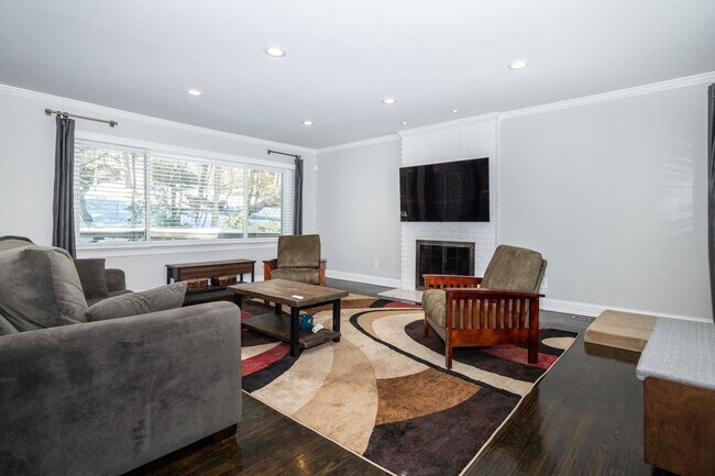 Building Photo - Beautiful 3BD 3BA home in Rye Brook!