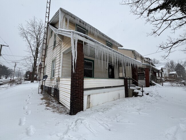 Foto del edificio - 1901 Maple Ave NE
