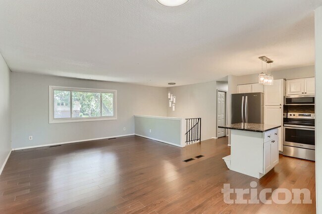 Foto del edificio - 6865 Buckingham Rd