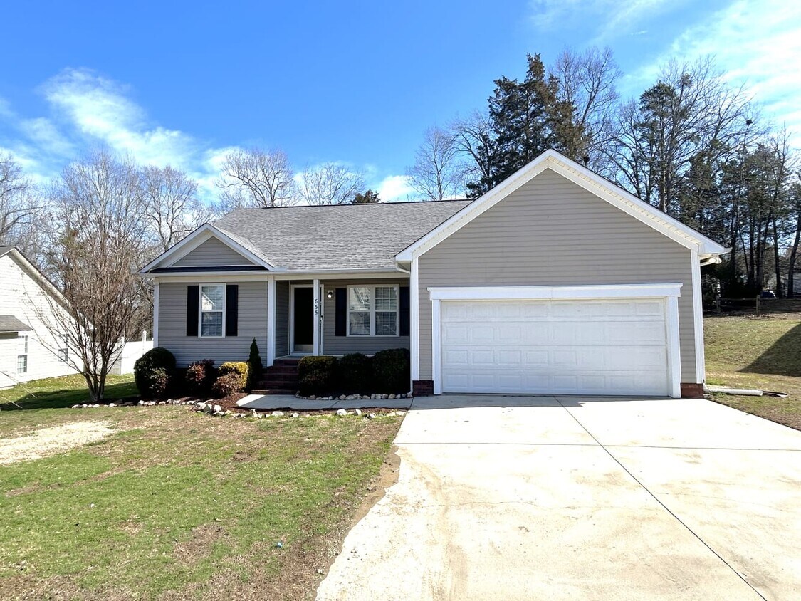 855 Loch Lomond Cir House Rental in Concord, NC
