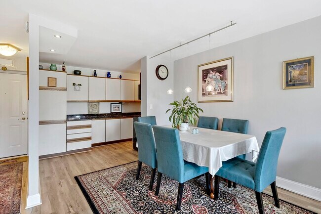 Foto del edificio - 5975 N Odell Ave