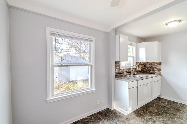 Building Photo - Move in Ready Brick Ranch with Garage & Finished Basement - AVAILABLE NOW!