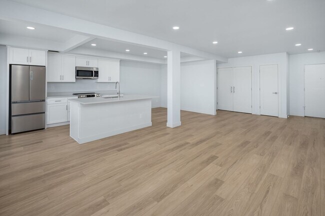 Foto del edificio - 2567-2569 13th W