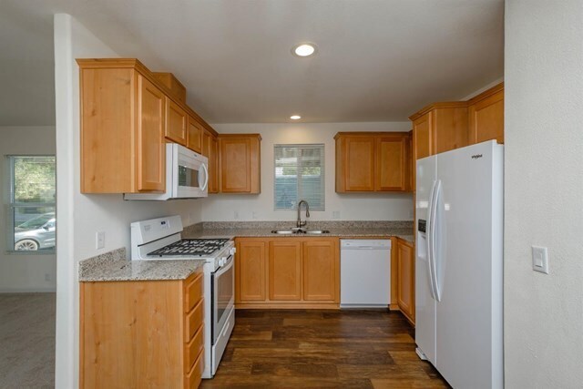 Foto del edificio - 15940 Stoddard Wells Rd