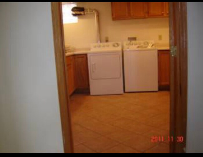 Lavadero - 1698 Marshall Ave