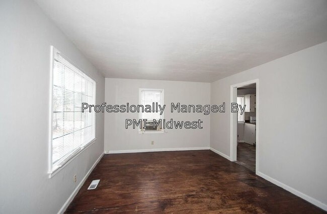 Building Photo - 5001 W 59th St