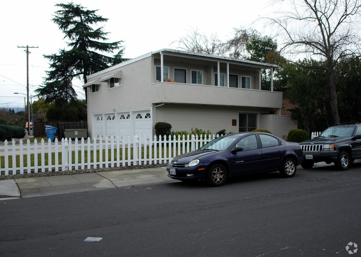 Primary Photo - 3094 Emerson St