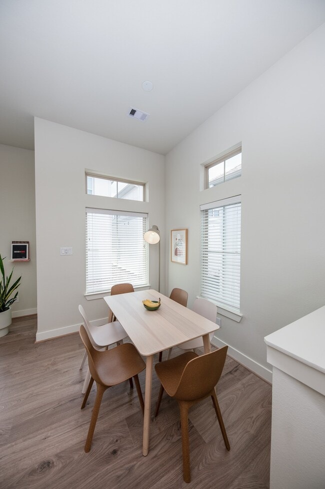 Building Photo - 5209 Allen St