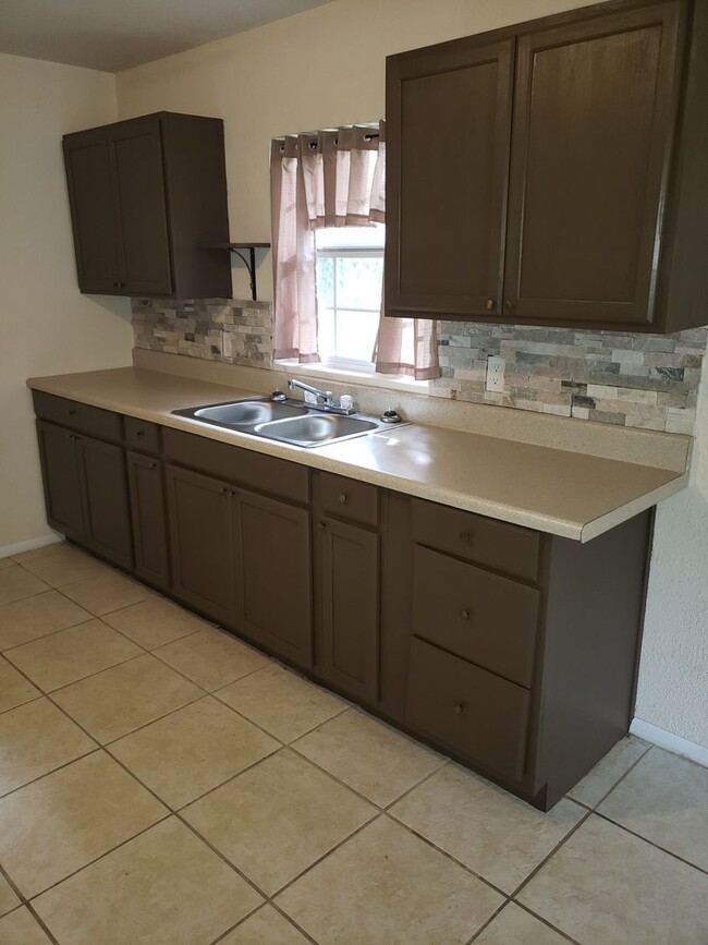 Foto del edificio - Beautiful 1/1 Centrally Located!!!!
