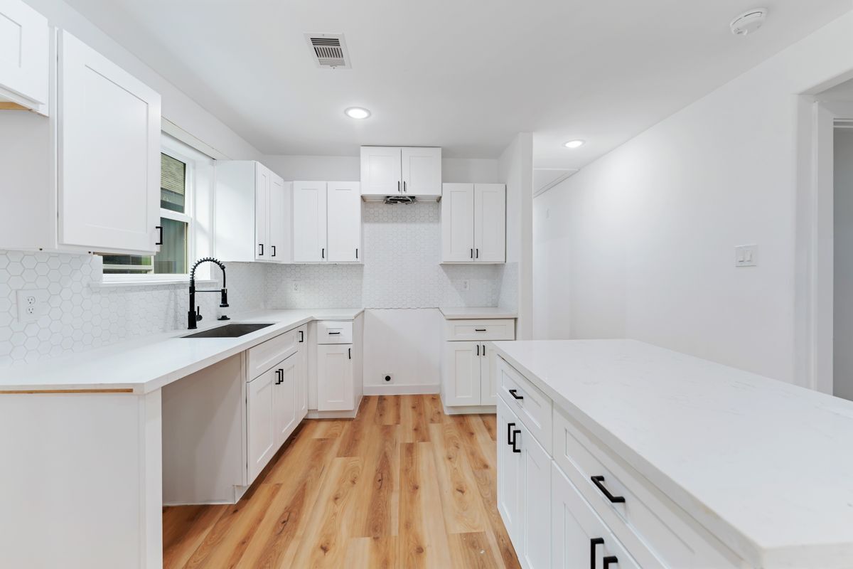 Building Photo - 9328 Firnat St