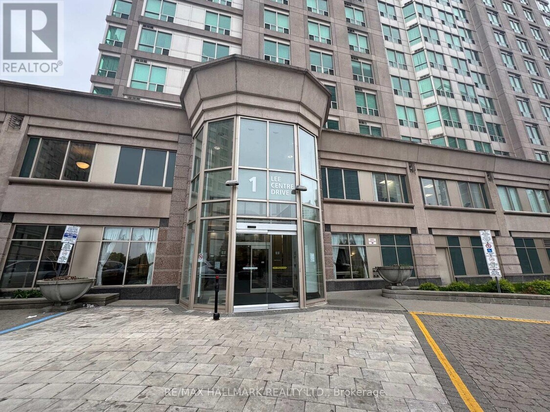 Photo principale - 1-511 Lee Centre Dr