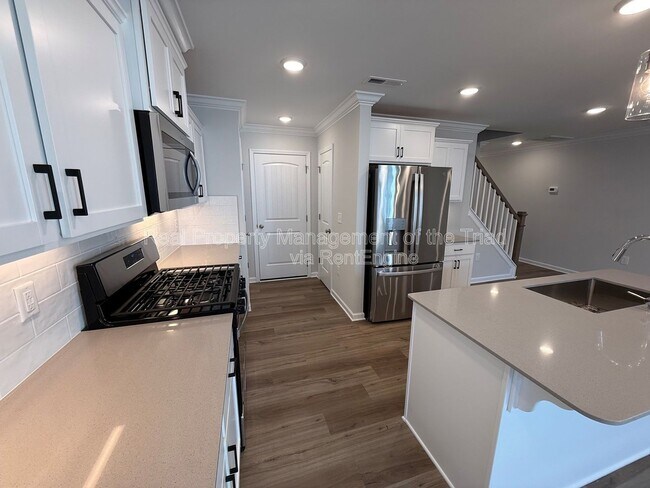 Foto del edificio - 907 Elderberry Wy