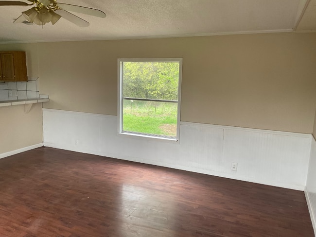 Building Photo - 208 Forest Creek Ln