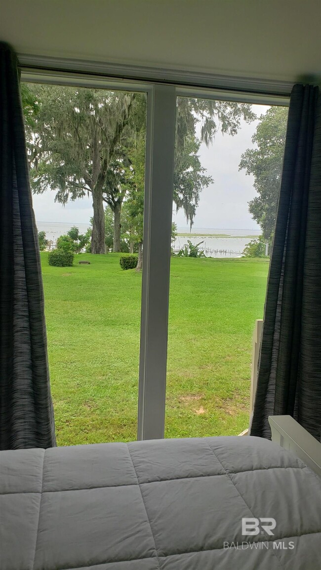 Building Photo - 1011 Sea Cliff Dr N