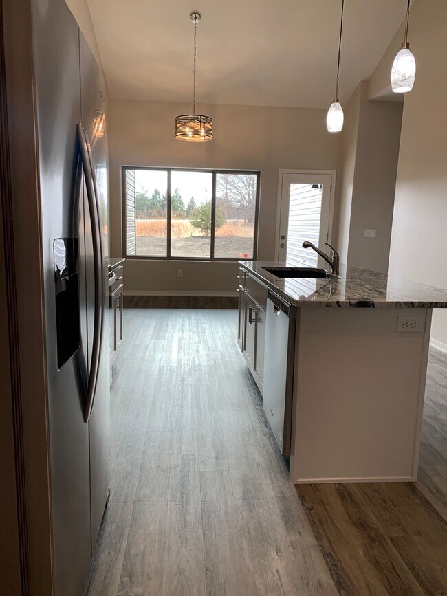 Foto del edificio - Beautiful 3 bed/3bath ranch townhome