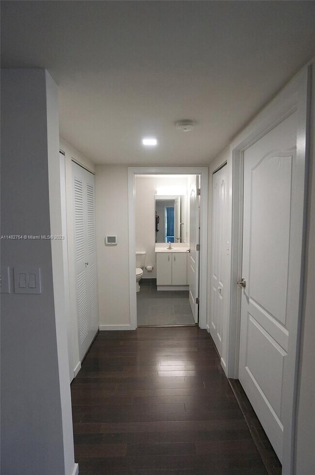 Foto del edificio - 2400 SW 27th Ave
