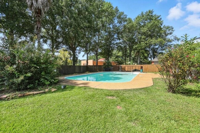 Building Photo - 213 Cambridge Dr