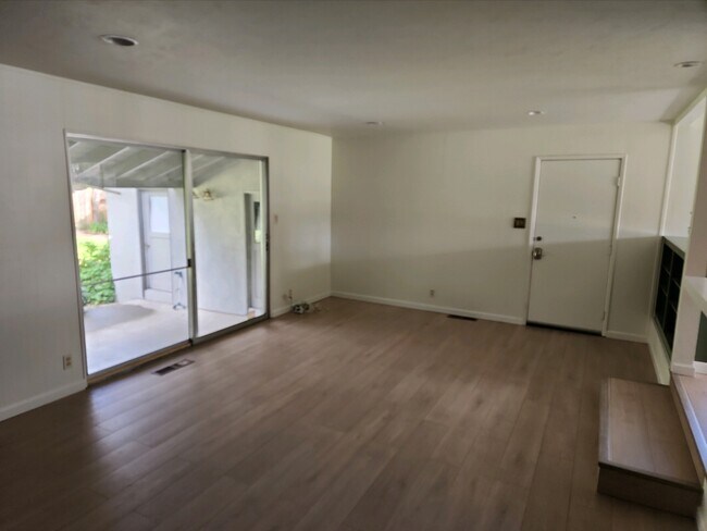 Building Photo - 7759 Greenridge Way