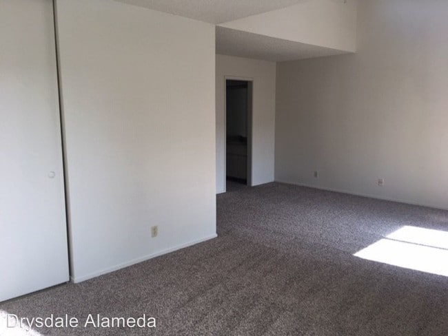 Building Photo - 3 br, 2.5 bath House - 3208 Fiji Lane