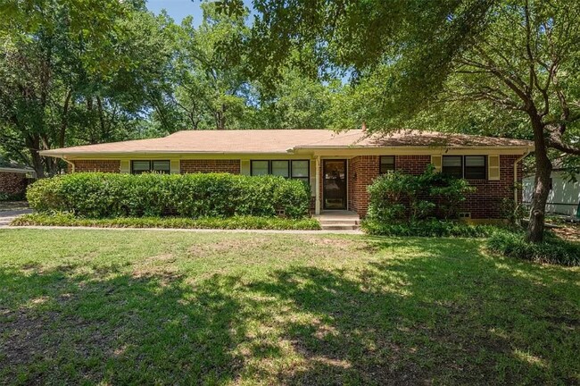 Building Photo - 2114 Houston Pl